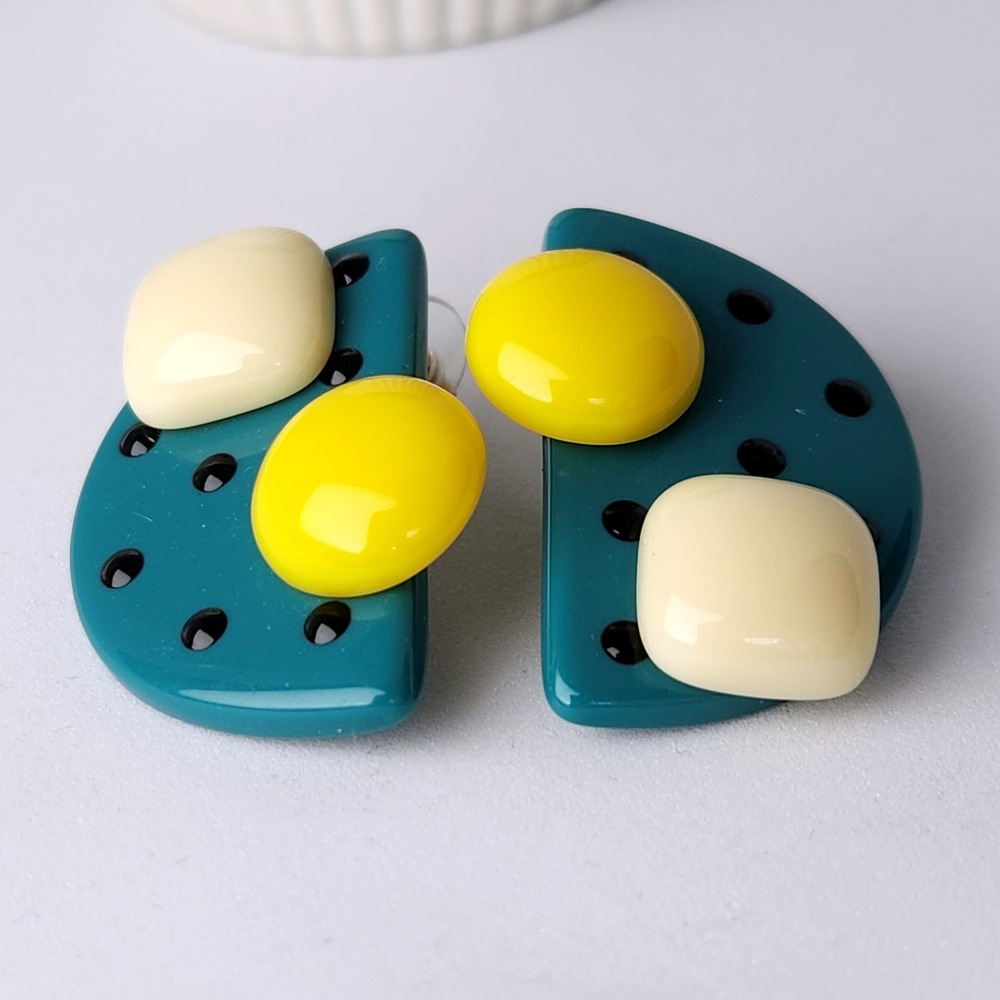 Vintage Style Geometric Resin Stud Earrings Teal Yellow Cream Polka Dot 1.25"